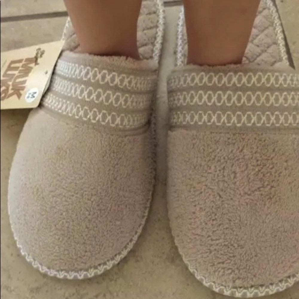 Mukluks slippers Cathy. Cushion tan closed toe brand new